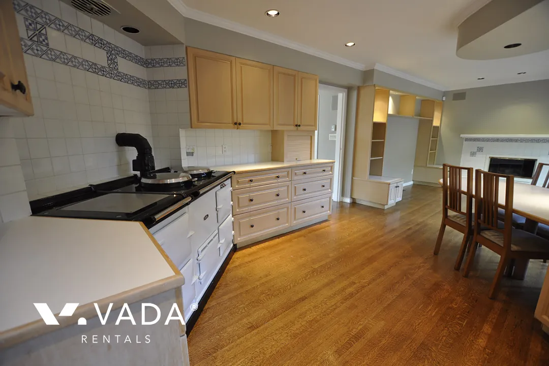 British Properties - 5 Bedroom House For Rent in West Vancouver at 1084 Eyremount Drive, West Vancouver, BC