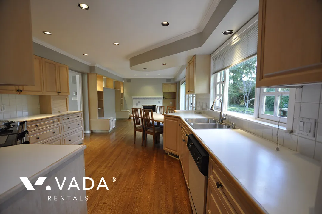 British Properties - 5 Bedroom House For Rent in West Vancouver at 1084 Eyremount Drive, West Vancouver, BC