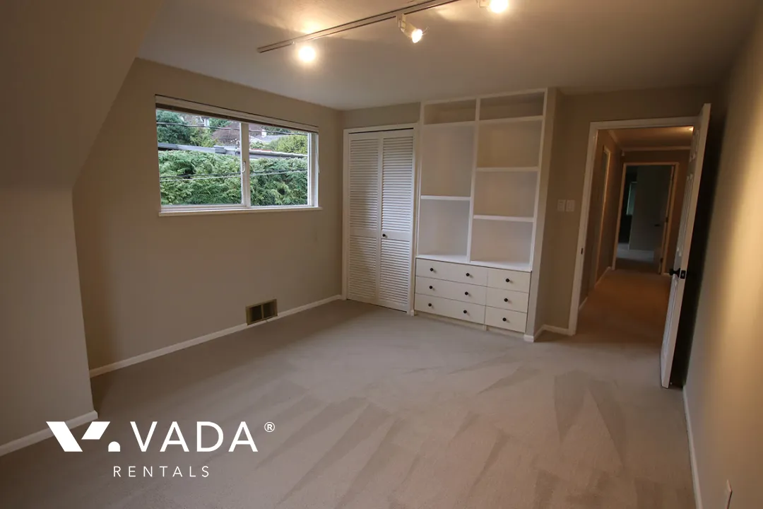 British Properties - 5 Bedroom House For Rent in West Vancouver at 1084 Eyremount Drive, West Vancouver, BC