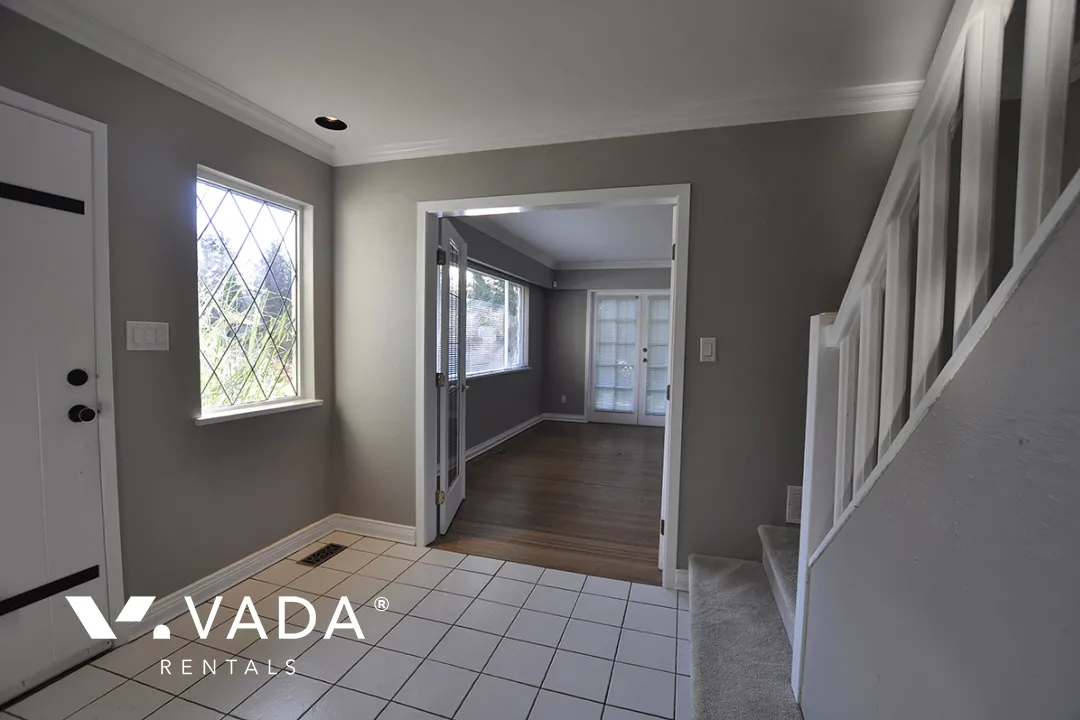 British Properties - 5 Bedroom House For Rent in West Vancouver at 1084 Eyremount Drive, West Vancouver, BC