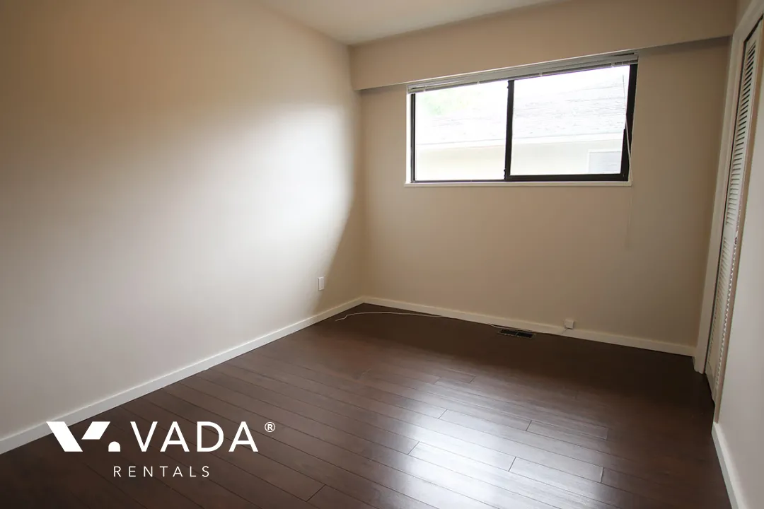 Sperling Duthie - 6 Bedroom Duplex For Rent in Burnaby at 530 Grove Avenue, Burnaby, BC