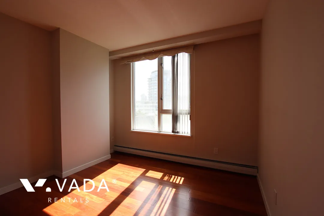 Peninsula in Yaletown - 2 Bedroom Apartment For Rent in Vancouver at 1201 Marinaside Crescent, Vancouver, BC