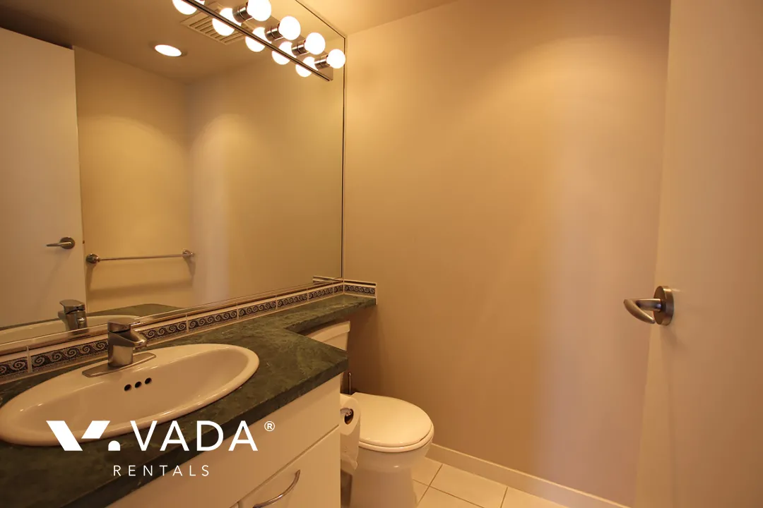 Peninsula in Yaletown - 2 Bedroom Apartment For Rent in Vancouver at 1201 Marinaside Crescent, Vancouver, BC