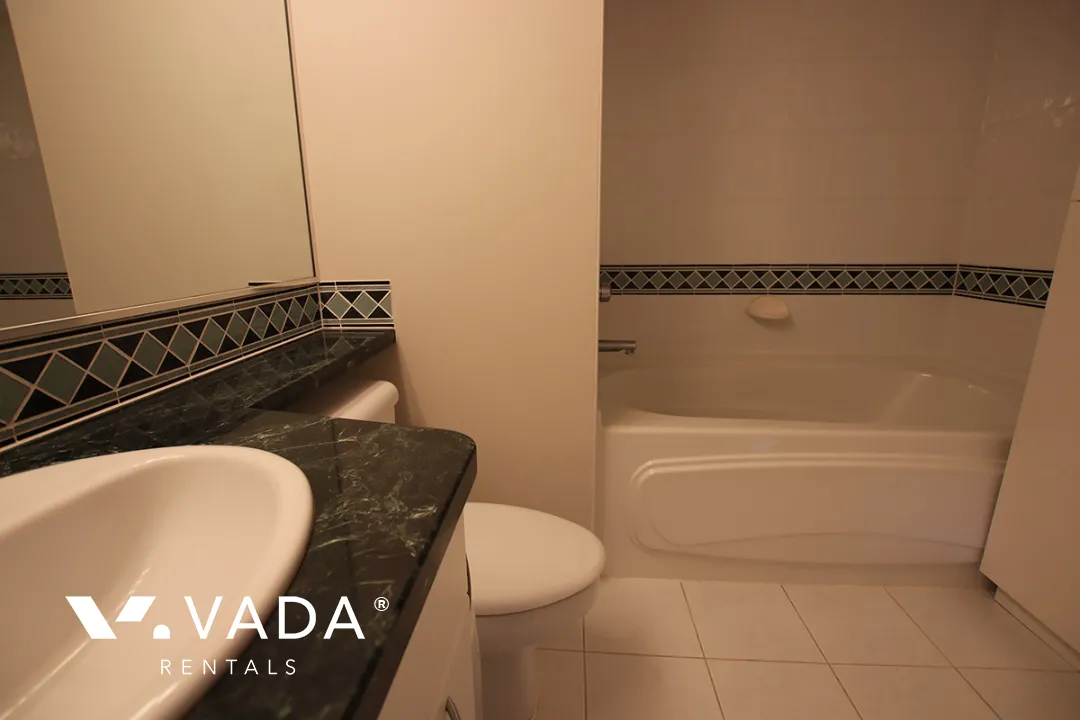 Peninsula in Yaletown - 2 Bedroom Apartment For Rent in Vancouver at 1201 Marinaside Crescent, Vancouver, BC