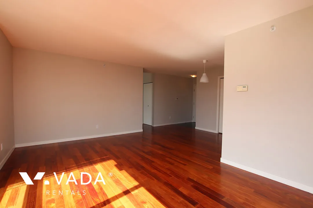 Peninsula in Yaletown - 2 Bedroom Apartment For Rent in Vancouver at 1201 Marinaside Crescent, Vancouver, BC