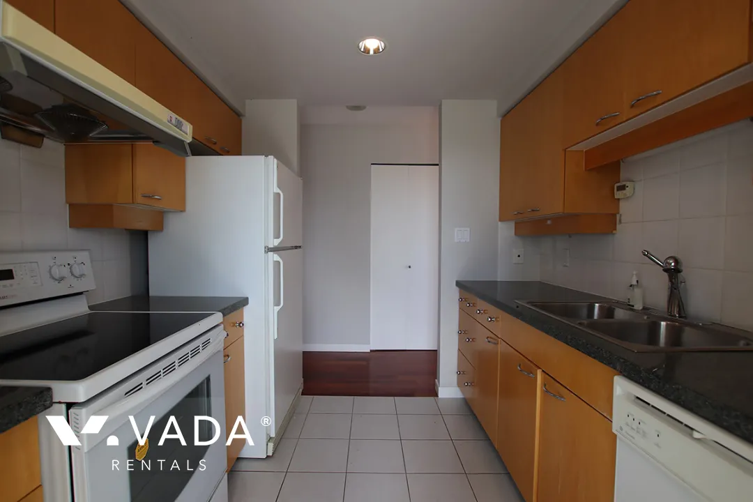 Peninsula in Yaletown - 2 Bedroom Apartment For Rent in Vancouver at 1201 Marinaside Crescent, Vancouver, BC