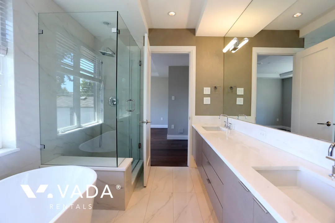 Victoria - 3 Bedroom House (Upper Level) For Rent in Vancouver at 1686 East 56th Avenue, Vancouver, BC