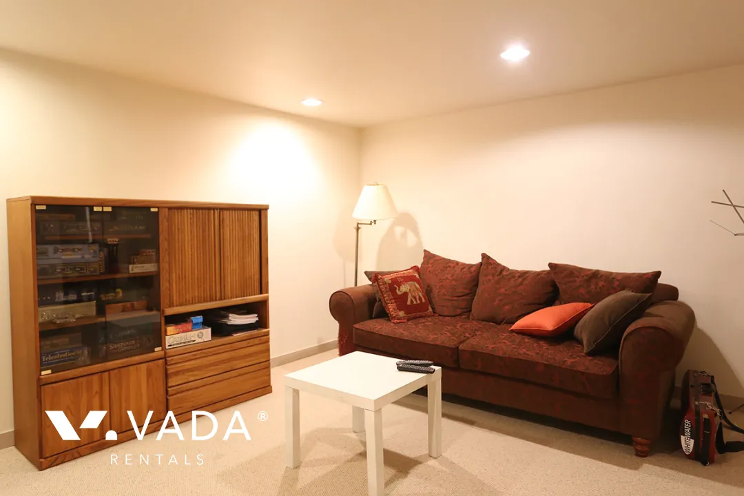 Kerrisdale - 2 Bedroom Garden Suite For Rent in Vancouver at 2716 West 38th Avenue, Vancouver, BC