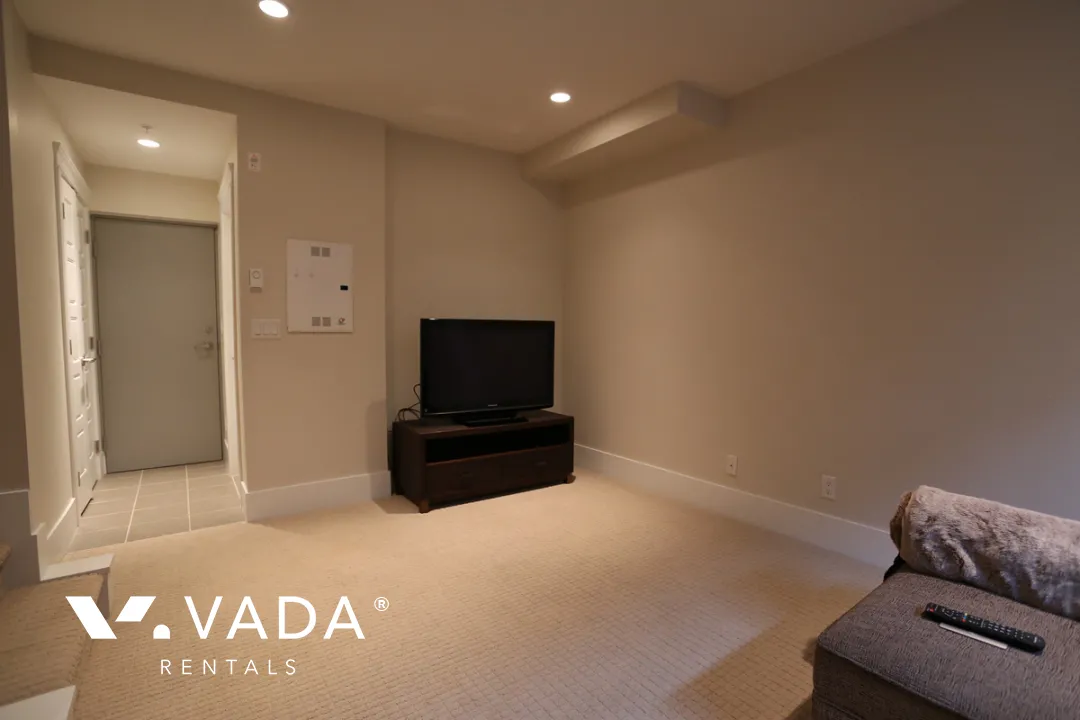 Stirling in Dunbar - 3 Bedroom Townhouse For Rent in Vancouver at 5475 Dunbar Street, Vancouver, BC
