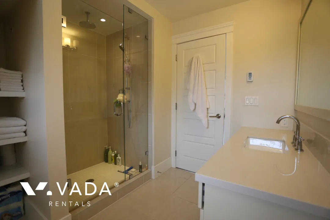 Stirling in Dunbar - 3 Bedroom Townhouse For Rent in Vancouver at 5475 Dunbar Street, Vancouver, BC