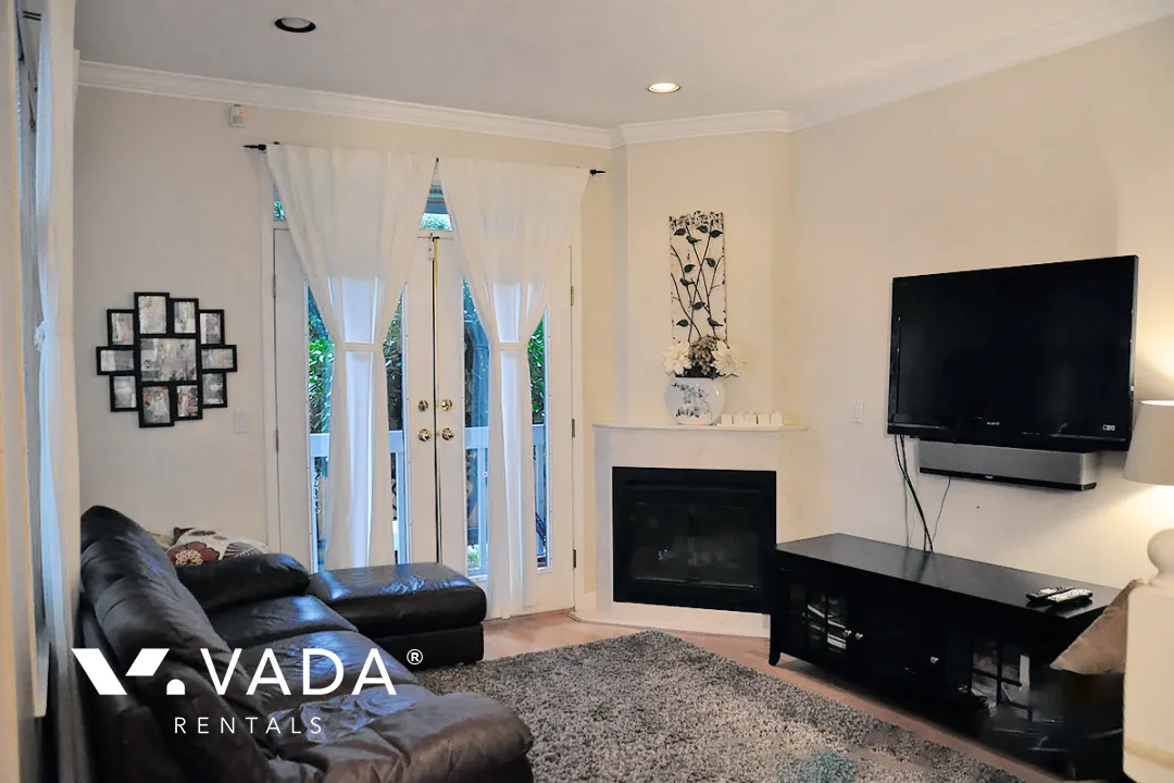 Mount Pleasant West - 3 Bedroom Duplex For Rent in Vancouver at 2773 Manitoba Street, Vancouver, BC