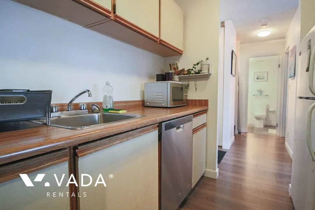 Hornby Court in Downtown - Furnished 1 Bedroom Apartment For Rent in Vancouver at 1001 - 1330 Hornby Street, Vancouver, BC