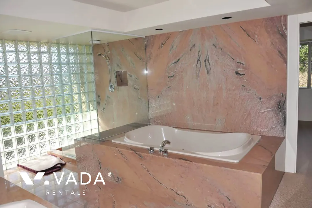 Kerrisdale - 5 Bedroom House For Rent in Vancouver at 6211 Marguerite Street, Vancouver, BC