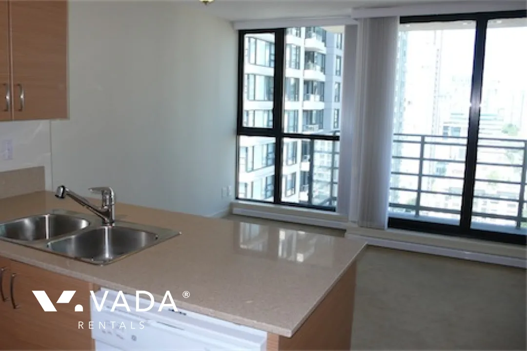 Yaletown Park in Yaletown - Studio For Rent in Vancouver at 2308 - 909 Mainland Street, Vancouver, BC