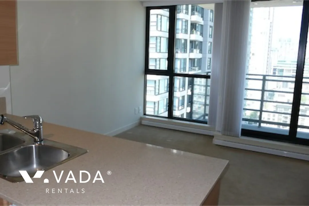 Yaletown Park in Yaletown - Studio For Rent in Vancouver at 2308 - 909 Mainland Street, Vancouver, BC