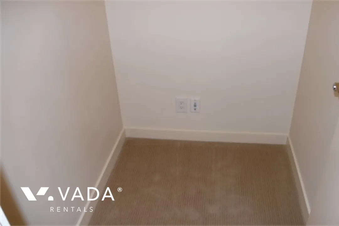 Yaletown Park in Yaletown - Studio For Rent in Vancouver at 2308 - 909 Mainland Street, Vancouver, BC