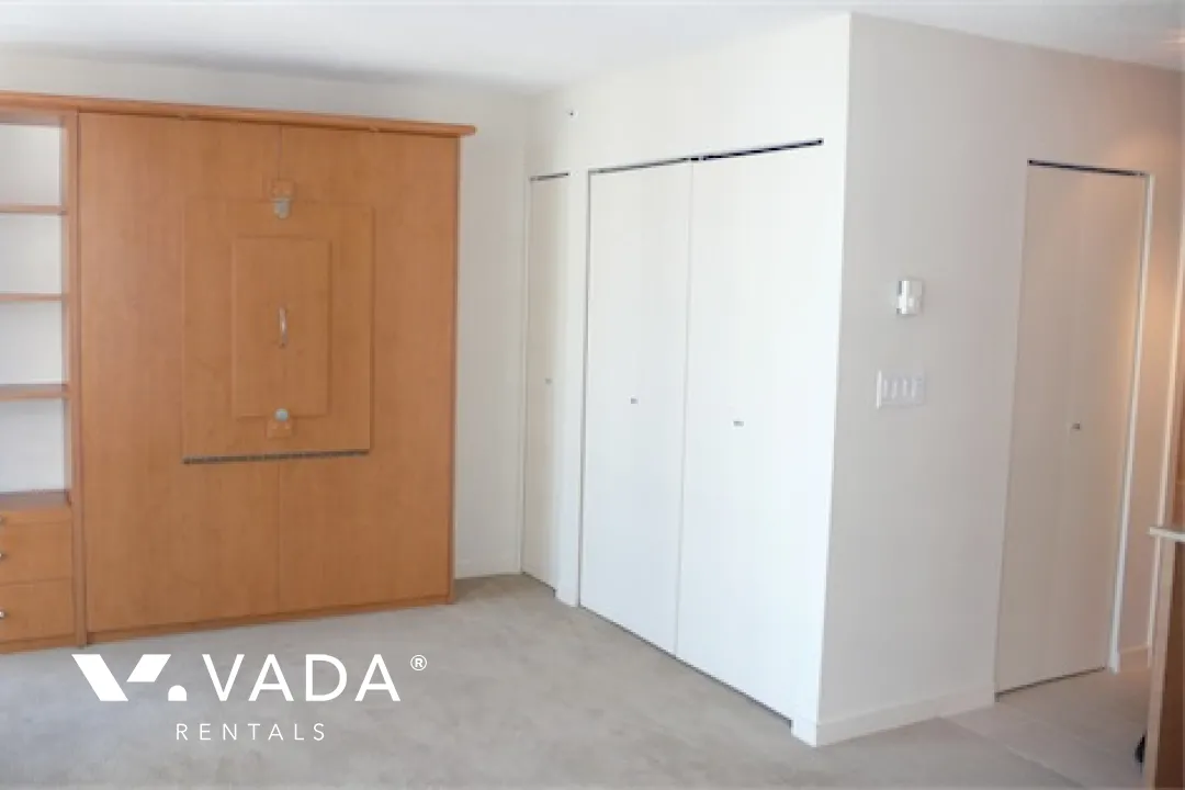 Yaletown Park in Yaletown - Studio For Rent in Vancouver at 2308 - 909 Mainland Street, Vancouver, BC
