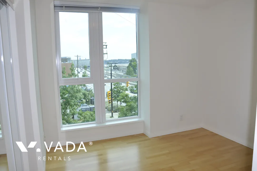 Esplanade at The Pier in Lower Lonsdale - 4 Bedroom Townhouse For Rent in North Vancouver at 9 - 188 East Esplanade, North Vancouver, BC