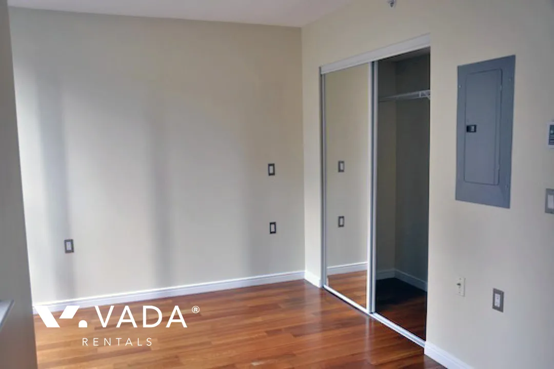 Canadian in Downtown - 2 Bedroom Townhouse For Rent in Vancouver at 1060 Hornby Street, Vancouver, BC