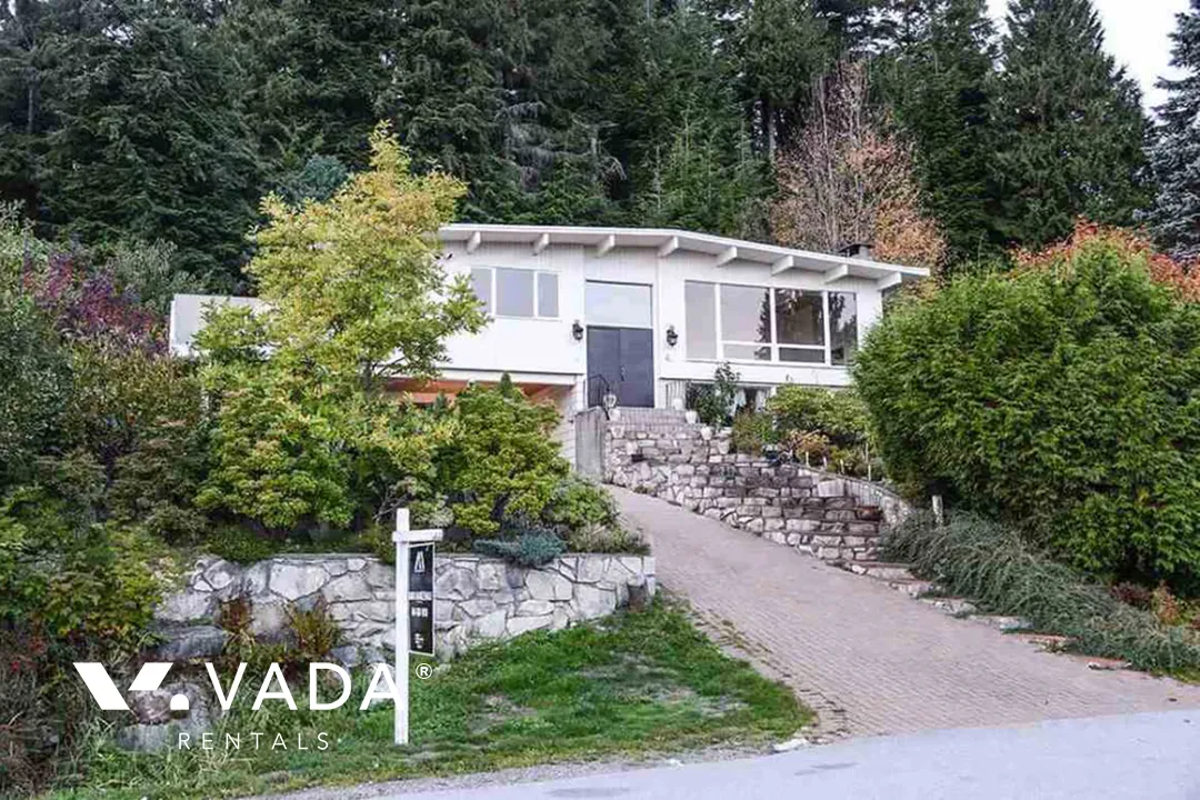 Glenmore - 1 Bedroom Basement For Rent in West Vancouver at 486 Craigmohr Drive, West Vancouver, BC