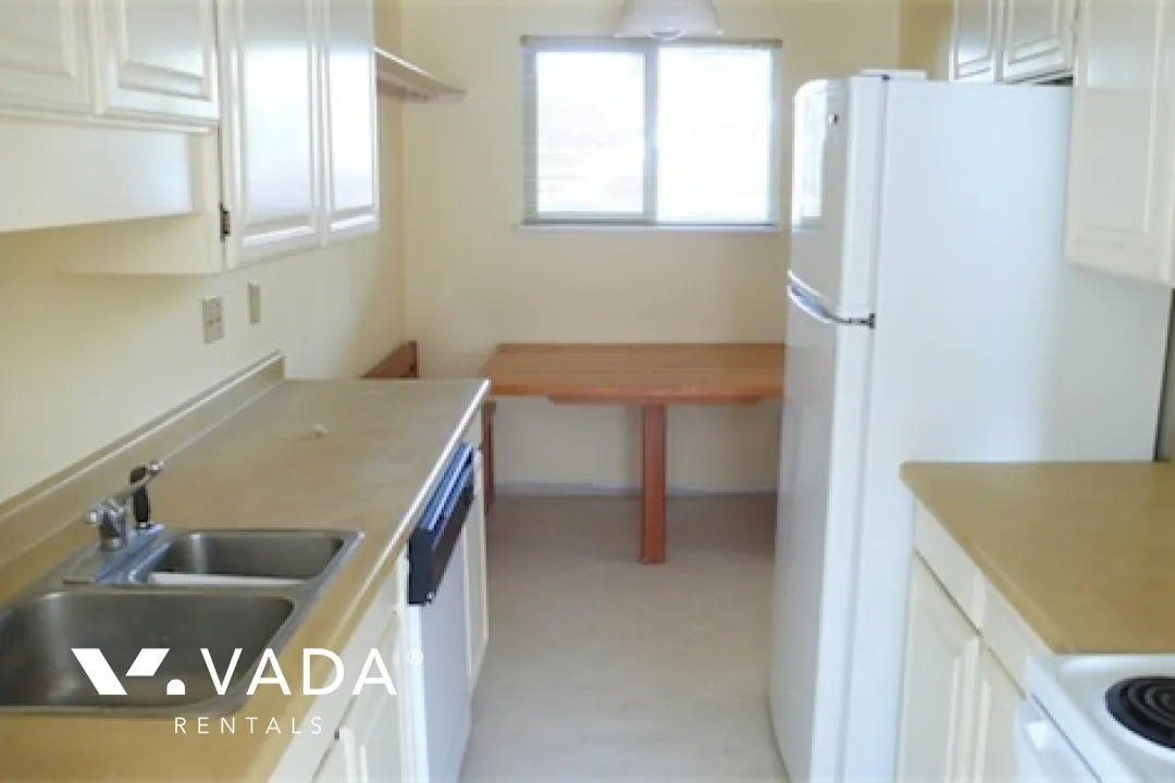 Kerrisdale in Kerrisdale - 2 Bedroom Townhouse For Rent in Vancouver at 211 - 2893 West 41st Avenue, Vancouver, BC