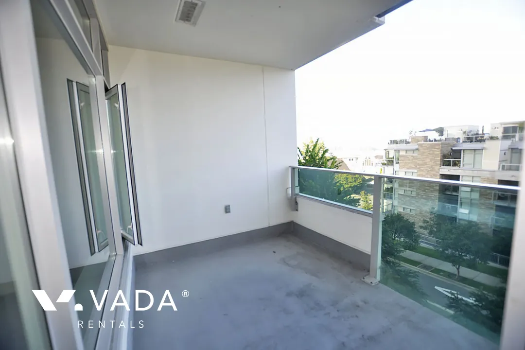 Vista Place in Central Lonsdale - 2 Bedroom Apartment For Rent in North Vancouver at 405 - 1320 Chesterfield Avenue North, North Vancouver, BC, V7M 0A6