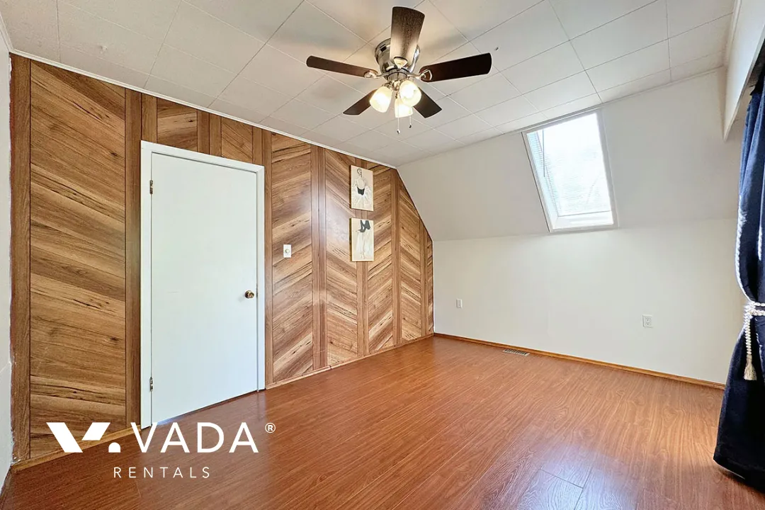 Grandview - 2 Bedroom House (Upper Level) For Rent in Vancouver at 1336B East 11th Avenue, Vancouver, BC