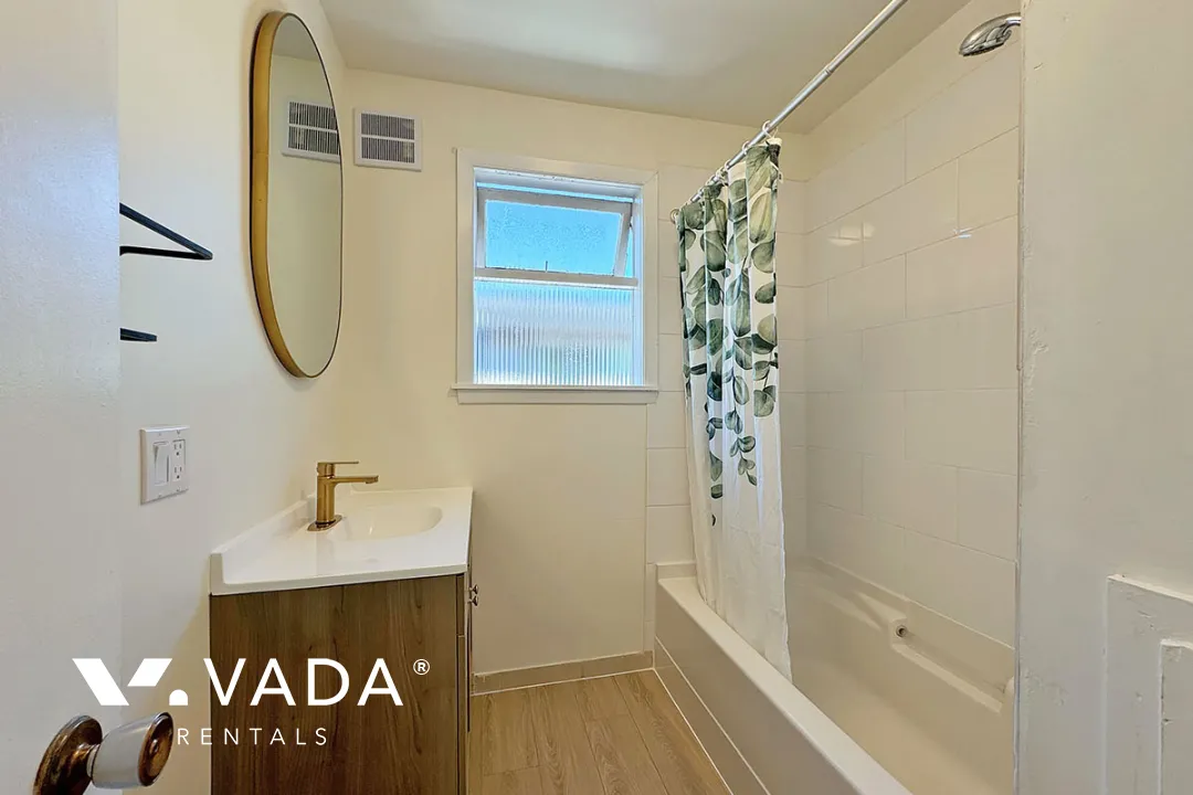 Grandview - 2 Bedroom House (Upper Level) For Rent in Vancouver at 1336B East 11th Avenue, Vancouver, BC