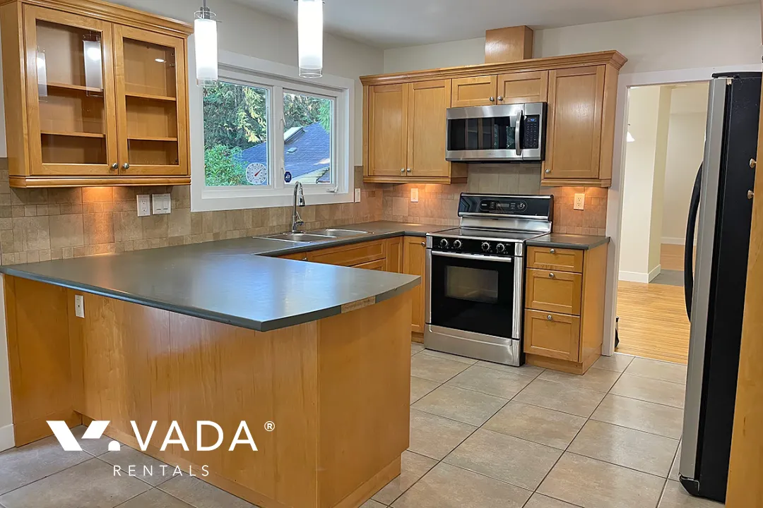 Sentinel Hill - 5 Bedroom House For Rent in West Vancouver at 390 Macbeth Cresent, West Vancouver, BC