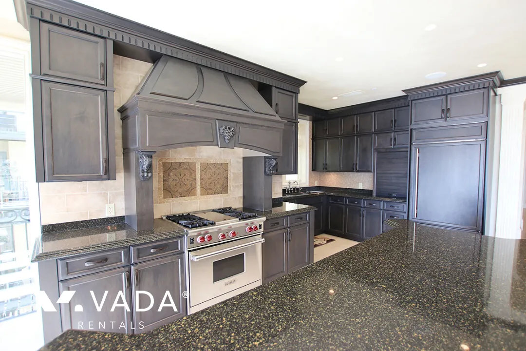 Cinque Terre in The West End - 3 Bedroom Sub Penthouse For Rent in Vancouver at 4 - 1483 Beach Avenue, Vancouver, BC