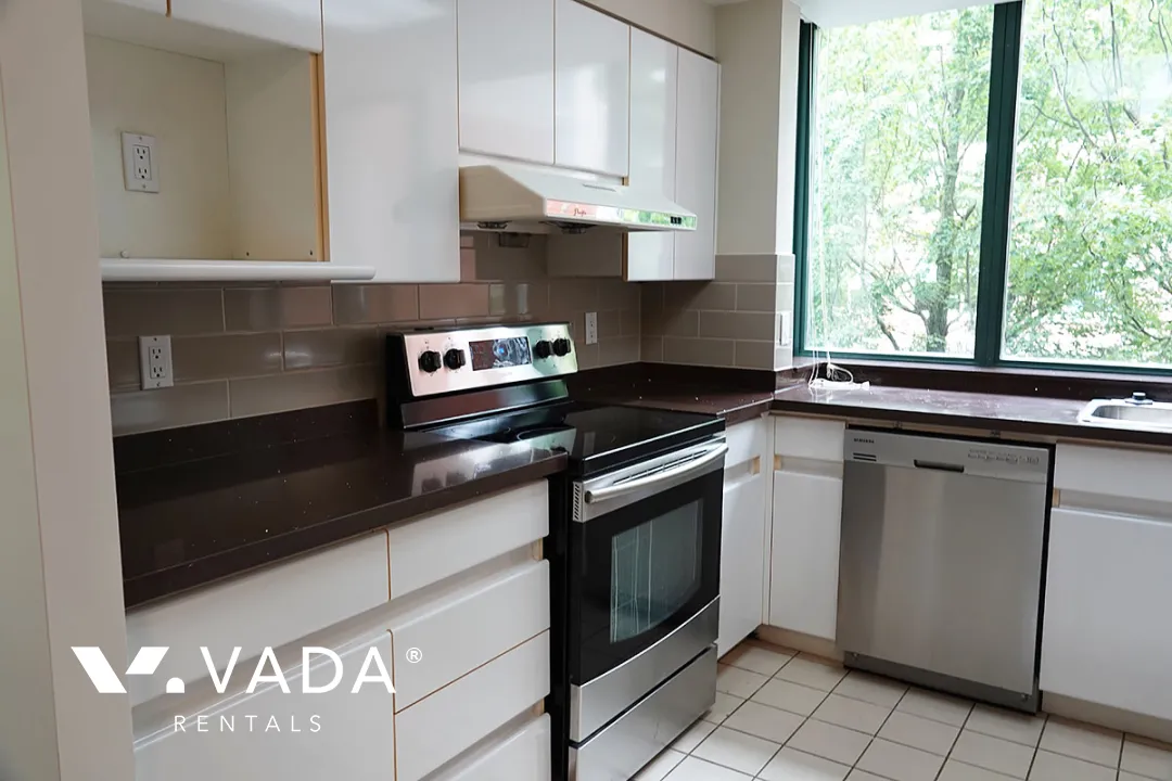 Parkview Tower in Yaletown - 2 Bedroom Apartment For Rent in Vancouver at 302 - 289 Drake Street, Vancouver, BC