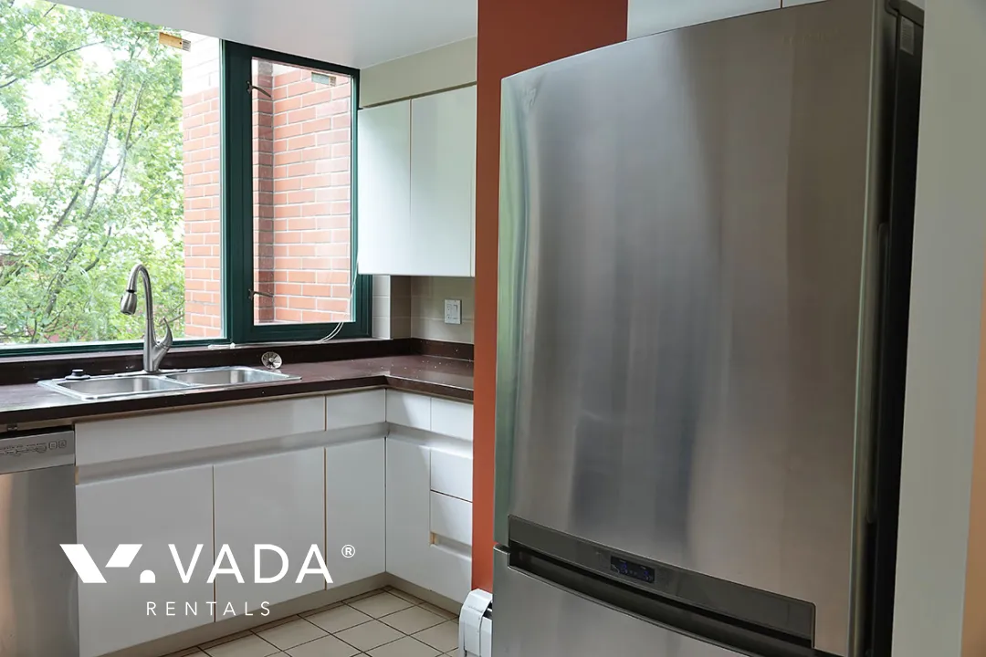 Parkview Tower in Yaletown - 2 Bedroom Apartment For Rent in Vancouver at 302 - 289 Drake Street, Vancouver, BC