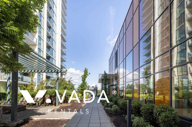 Building - Kings Crossing in Burnaby, BC at 7388 Kingsway