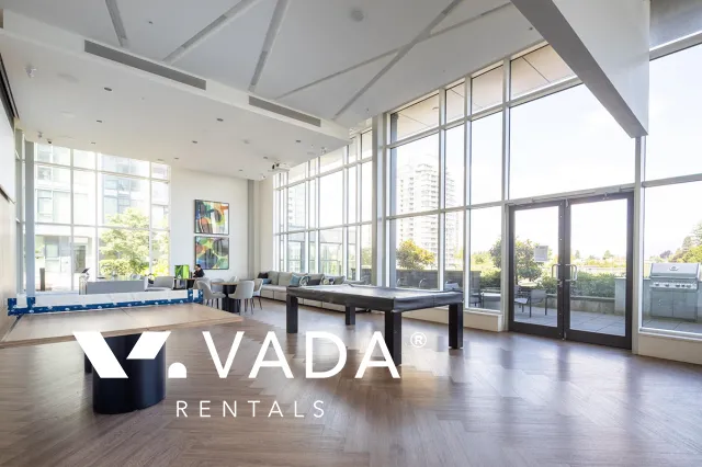 Building - Kings Crossing in Burnaby, BC at 7388 Kingsway