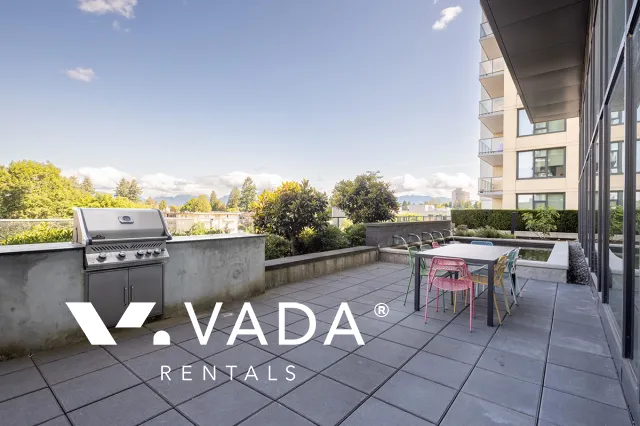 Building - Kings Crossing in Burnaby, BC at 7388 Kingsway