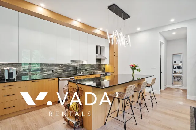 Anmore - 4 Bedroom House For Rent in Anmore at 25 - 3295 Sunnyside Road, Anmore, BC