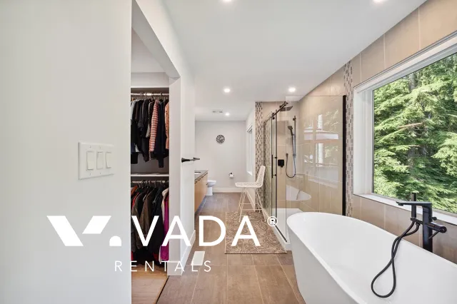 Anmore - 4 Bedroom House For Rent in Anmore at 25 - 3295 Sunnyside Road, Anmore, BC