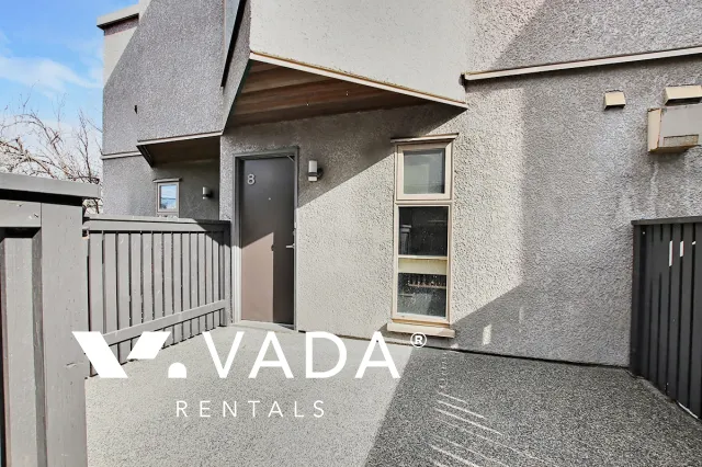 Laurel Court in Fairview - 1 Bedroom Townhouse For Rent in Vancouver at 8 - 870 West 7th Avenue, Vancouver, BC, V5Z 4C1