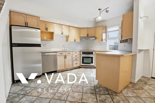 Laurel Court in Fairview - 1 Bedroom Townhouse For Rent in Vancouver at 8 - 870 West 7th Avenue, Vancouver, BC, V5Z 4C1