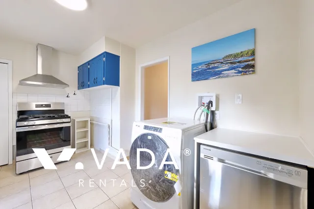 Grandview - 2 Bedroom House (Upper Level) For Rent in Vancouver at 1336A East 11th Avenue, Vancouver, BC