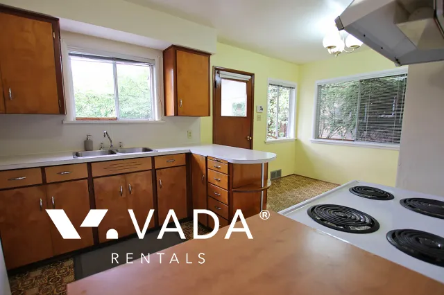South Main - 3 Bedroom House For Rent in Vancouver at 438 East 20th Street, Vancouver, BC