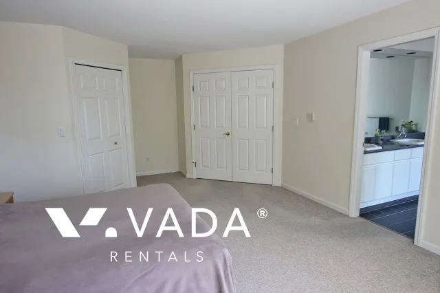 Westwood Plateau - 5 Bedroom House (Upper Level) For Rent in Coquitlam at 1572 Salal Crescent, Coquitlam, BC, V3E 2X7
