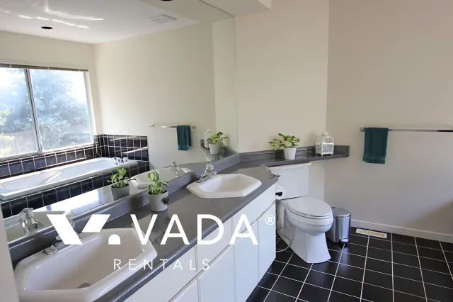 Westwood Plateau - 5 Bedroom House (Upper Level) For Rent in Coquitlam at 1572 Salal Crescent, Coquitlam, BC, V3E 2X7