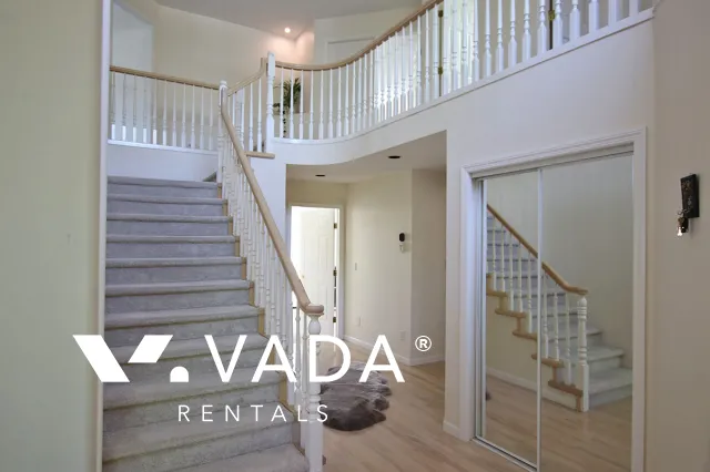 Westwood Plateau - 5 Bedroom House (Upper Level) For Rent in Coquitlam at 1572 Salal Crescent, Coquitlam, BC, V3E 2X7