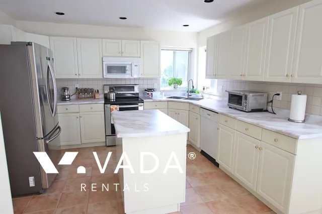 Westwood Plateau - 5 Bedroom House (Upper Level) For Rent in Coquitlam at 1572 Salal Crescent, Coquitlam, BC, V3E 2X7