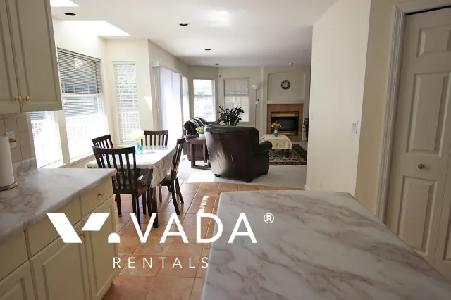 Westwood Plateau - 5 Bedroom House (Upper Level) For Rent in Coquitlam at 1572 Salal Crescent, Coquitlam, BC, V3E 2X7