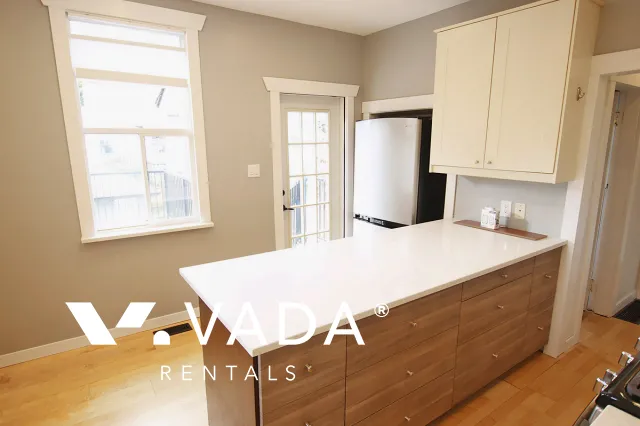Riley Park - 5 Bedroom House For Rent in Vancouver at 76 East 42nd Avenue, Vancouver, BC, V5W 1S3
