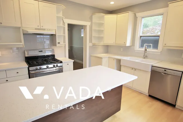 Riley Park - 5 Bedroom House For Rent in Vancouver at 76 East 42nd Avenue, Vancouver, BC, V5W 1S3