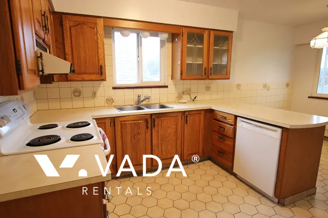 Hastings Sunrise - 2 Bedroom House (Upper Level) For Rent in Vancouver at 2909 A Graveley Street, Vancouver, BC