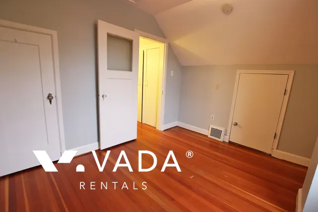 Willingdon Heights - 4 Bedroom House (Upper Level) For Rent in Burnaby at 3904A Pender Street, Burnaby, BC